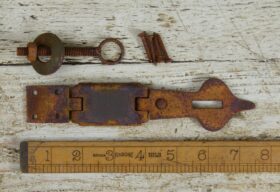 Hasp & Staple Spear Head Hinged 3 Part Rust 180mm Overall