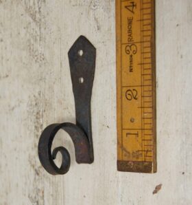 Scroll Hook Hand Forged Black Wax 95mm (KE1001)