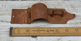 Case Hasp & Staple Bull Nose Rust 175mm