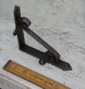 Shelf Bracket Simple Scroll Antique Iron 125mm x 125mm (AF079)