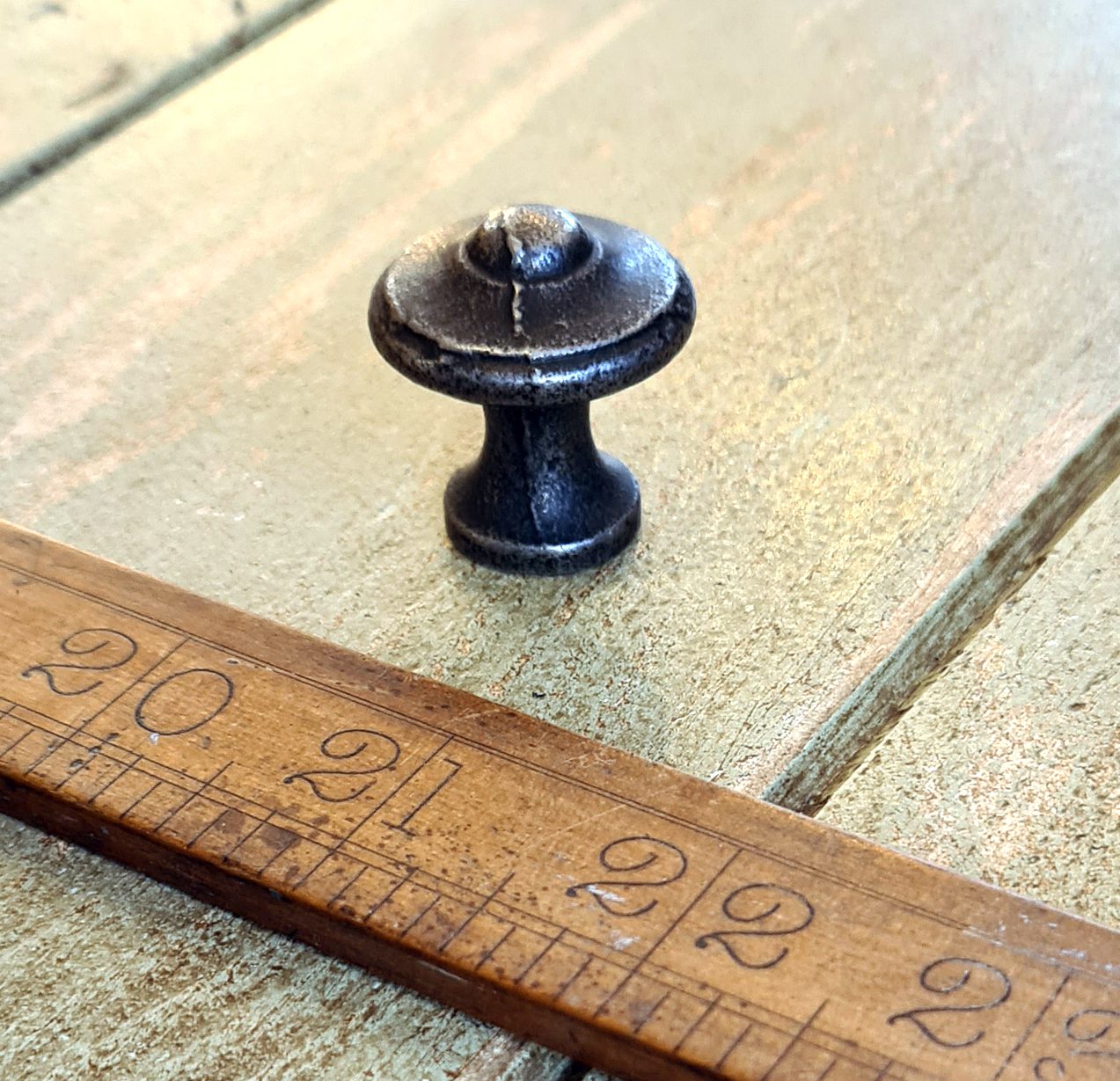 Knob & Base Plate Victorian Cast Antique Iron 25mm Diameter - TBD