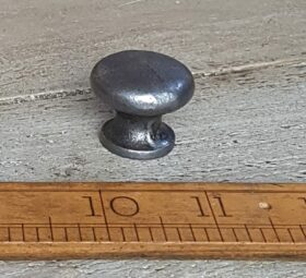 Knob Plain Shaker with Seam Cast Antique Iron 25mm Dia M4