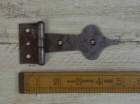 Spearhead Tee Hinge Antique Iron 100mm (AF040)