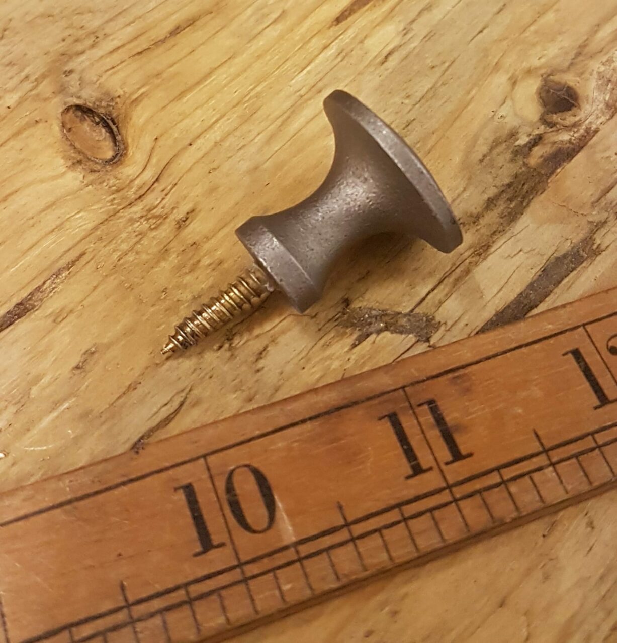Knob Shutter Bureau Cast Antique Iron 25mm - Image 2