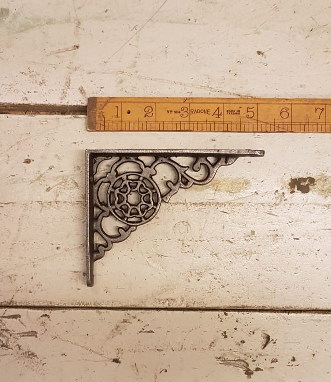 Shelf Bracket COBWEB Design Cast Antique Iron 100mm x 130mm - Image 3