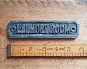 Plaque LAUNDRY ROOM Cast Antique Iron 35mm x 142mm