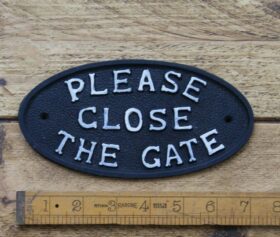 Plaque Please Close the Gate No Chain Black & White180mm