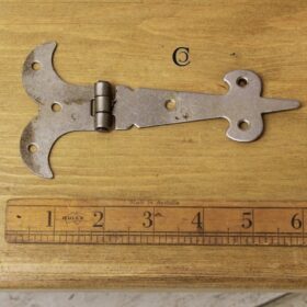 Fleur de lys Hinge Pressed Antique Iron 135mm