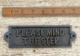 Plaque PLEASE MIND THE STEP Antique Iron 155mm x 55mm