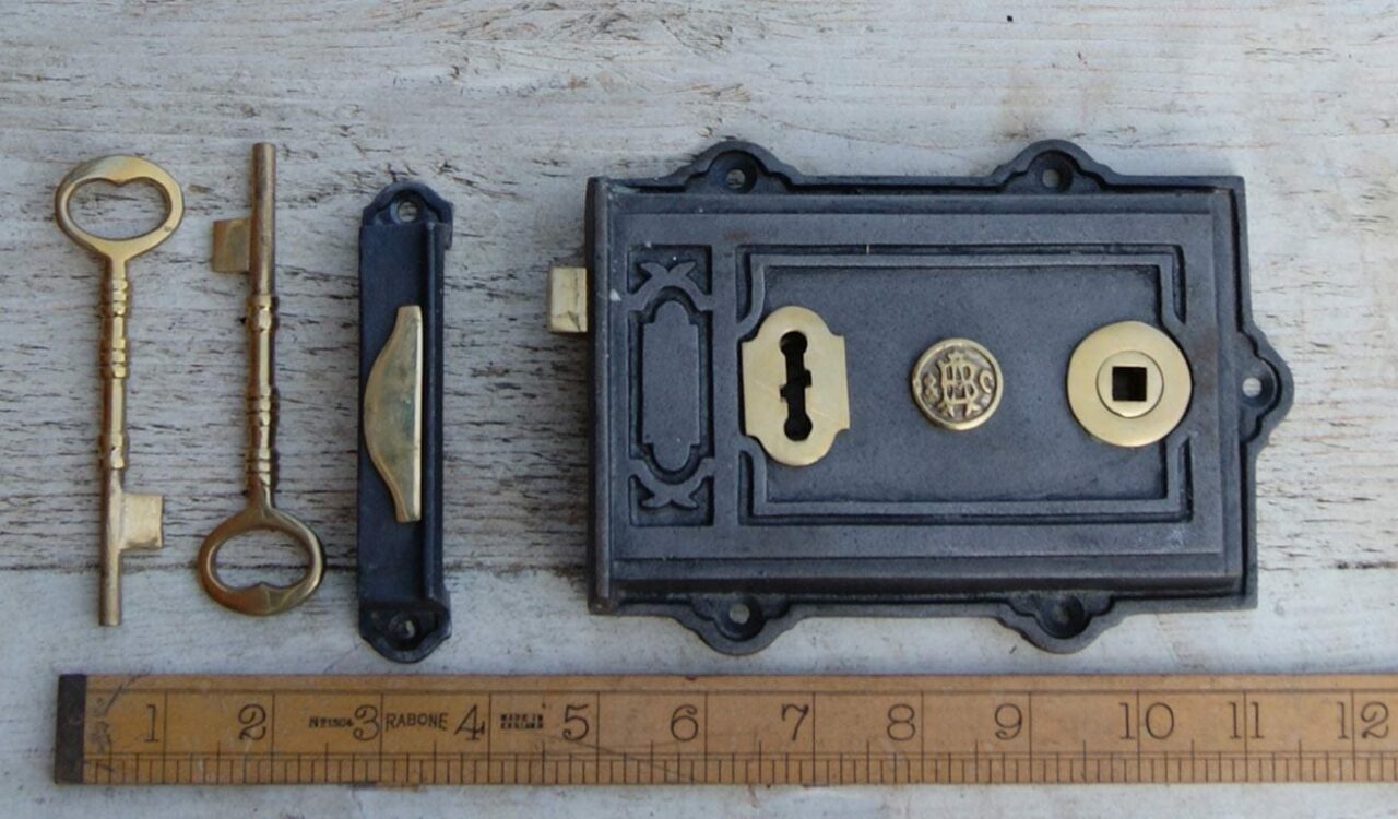 Rim Lever Lock Iron & Brass 178mm x 127mm (Davenport brass plaque)