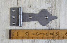 Spearhead Tee Hinge Antique Iron 100mm (AF040)