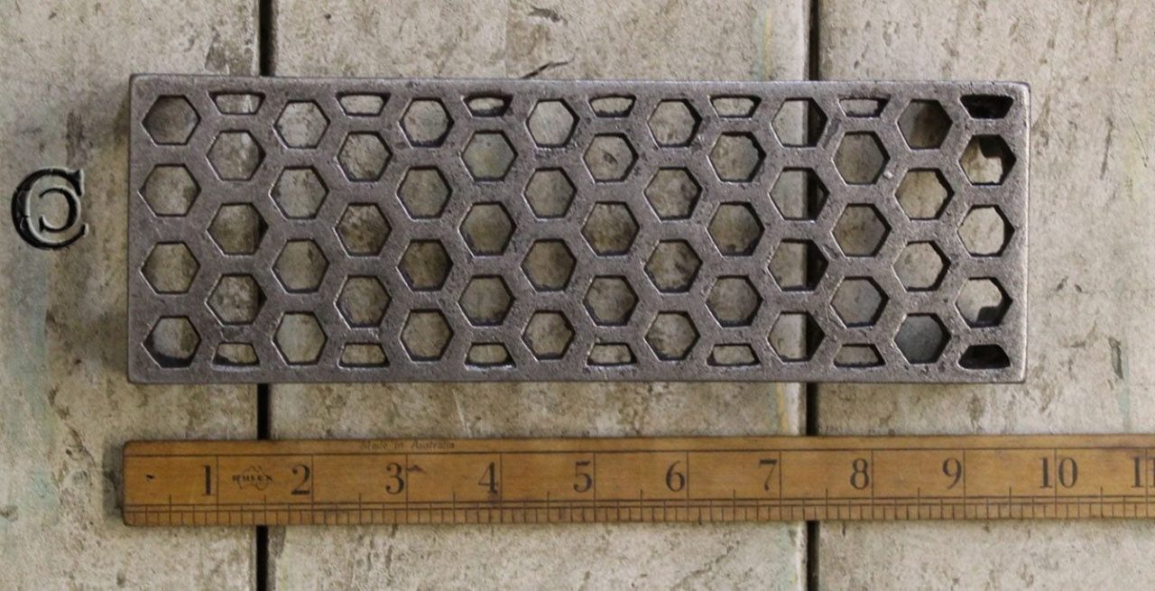 Air Brick Trivet HONEYCOMBE Cast Antique Iron Single 234mm x 79mm