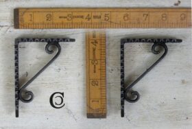 Shelf Bracket Simple Scroll Antique Iron 100mm x 75mm (AF079)