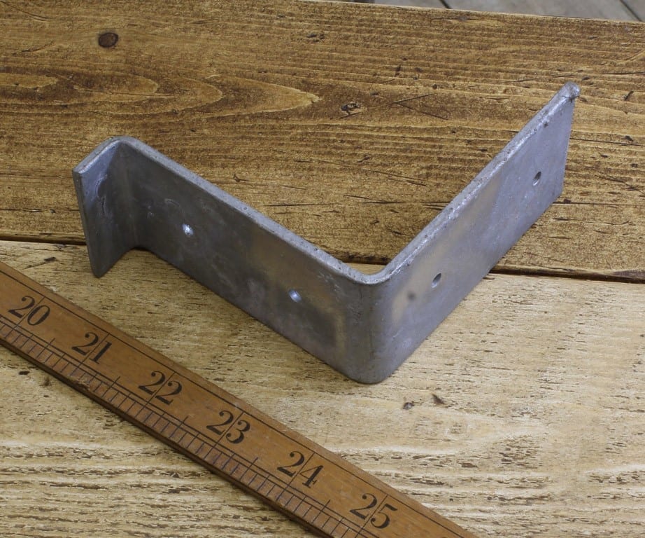 Shelf Bracket UTILITY Medium Duty Angle Galv Lip 100mm x 100mm TBD