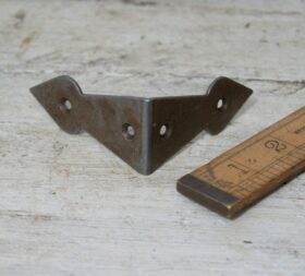 Arrowhead Corner Strap Antique Iron 65mm x 65mm
