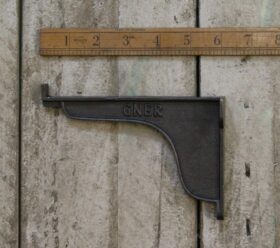 Shelf Bracket Lip Railway GNER Window Box Cast Antique Iron 150mm