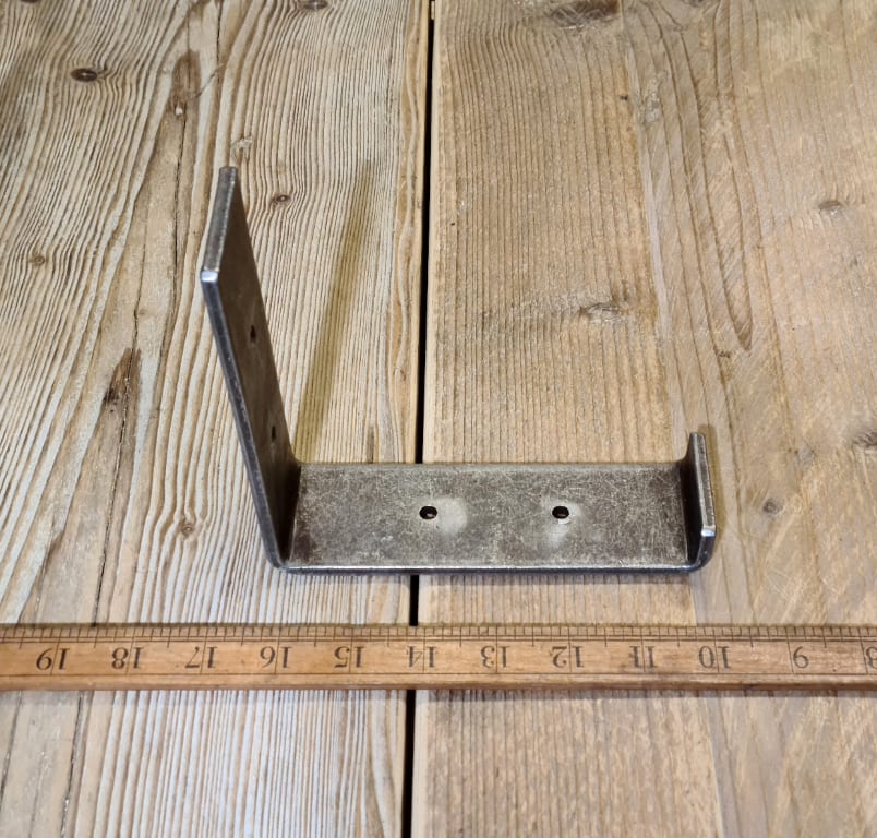 Shelf Bracket Utility Lipped MARSH Antique Iron 155 x 155mm Alt D332 - Image 3