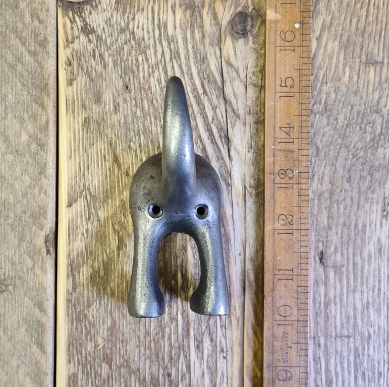 Coat Hook DOG TAIL Cast Antique Iron (MEDIUM) 115mm - Image 2