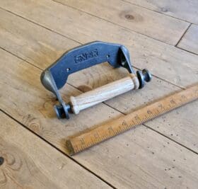 Toilet Roll Holder with Drop in Sides GNER Antique Iron 150mm