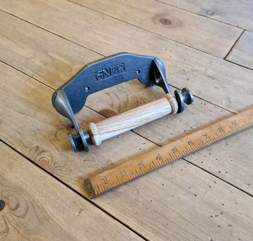 Toilet Roll Holder with Drop in Sides GNER Antique Iron 150mm