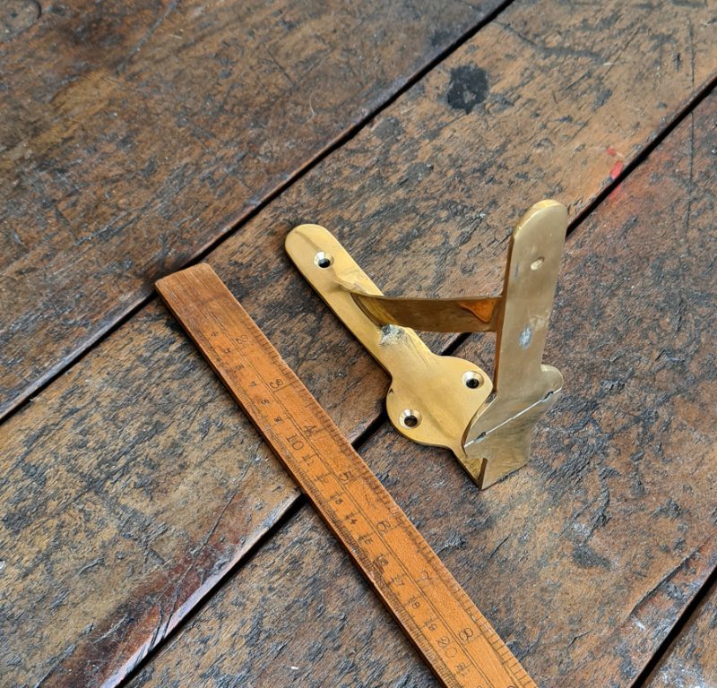 Shelf Bracket GALLOWS Plain Lugs Polished Brass 150mm x 150mm - Image 4