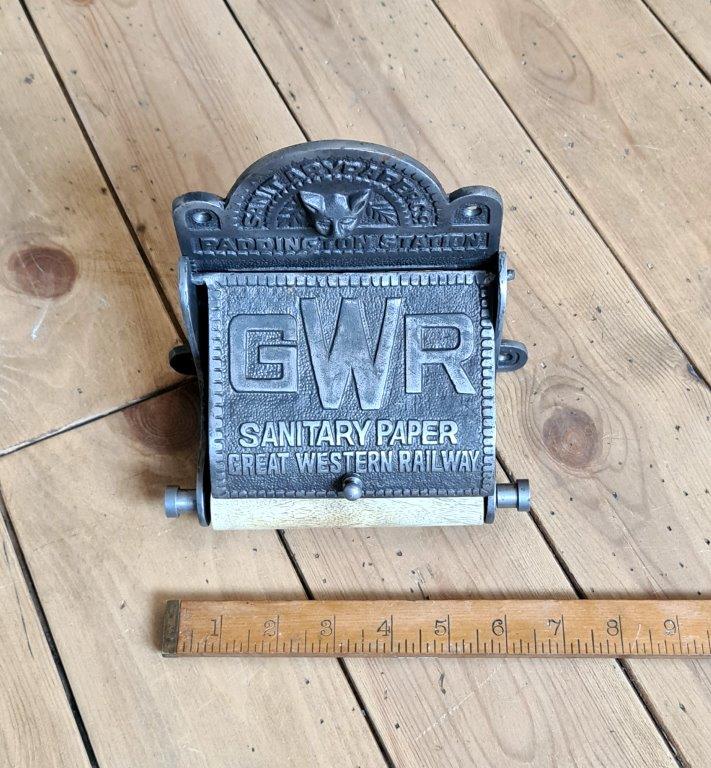 Toilet Roll Holder with Lid GWR Cast Antique Iron 150mm - Image 2