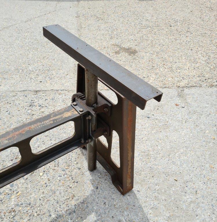 Table Underframe STONELEIGH Single Wheel Cast Iron 711mm - Image 4