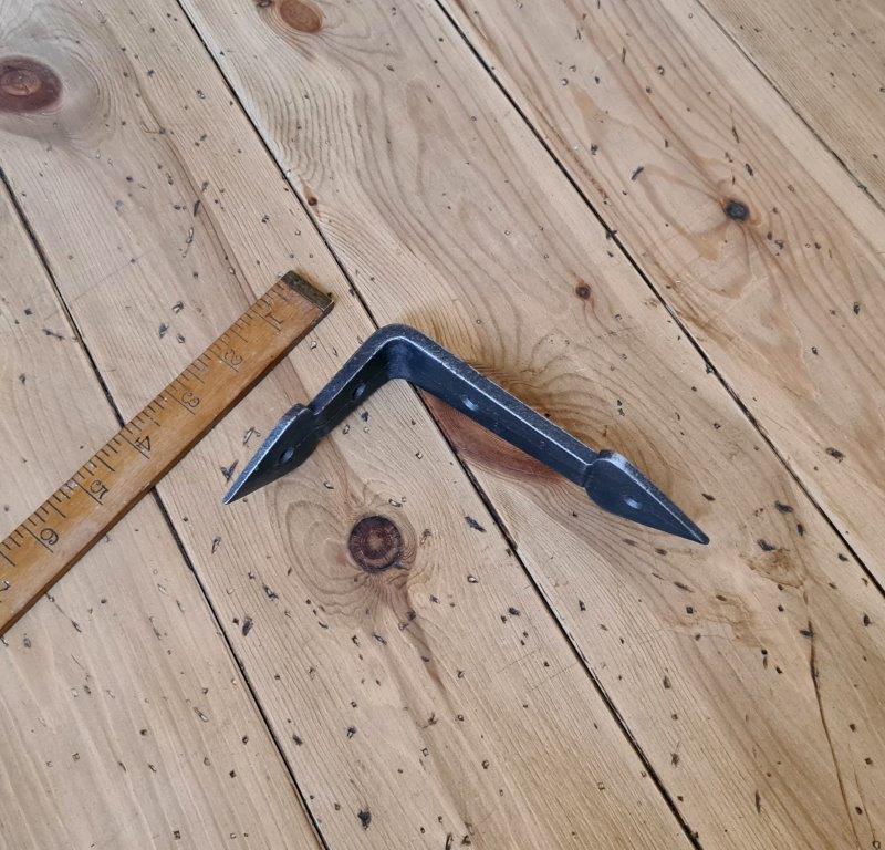 Shelf Bracket Spearhead End Cast Antique Iron 155mm x 100mm - Image 2