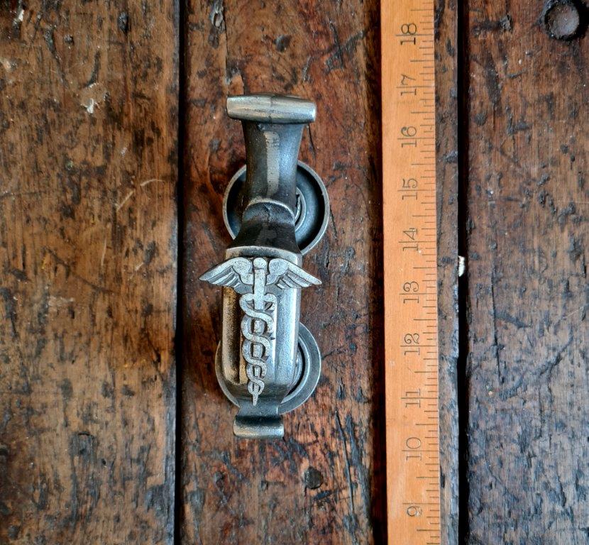 Door Knocker DOCTORS with Emblem Cast Iron 150mm - Image 2