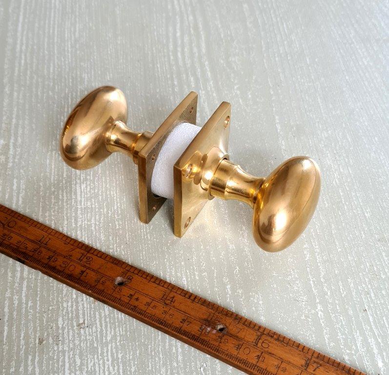 Oval Door Knob Cast Solid Brass on Square Plate 55mm - Image 3