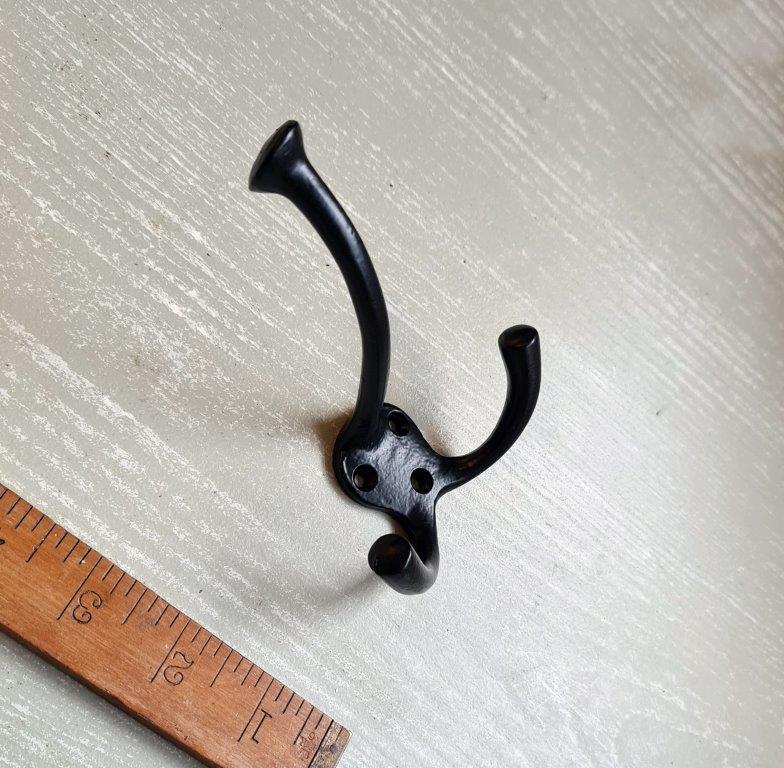 Triple Hook Plain Flat Top Black Epoxy 3 Hole 125mm - Image 2