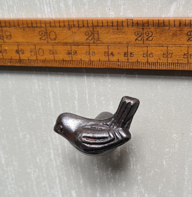 Knob Cupboard WREN BIRD Cast Antique Iron 54mm - Image 3
