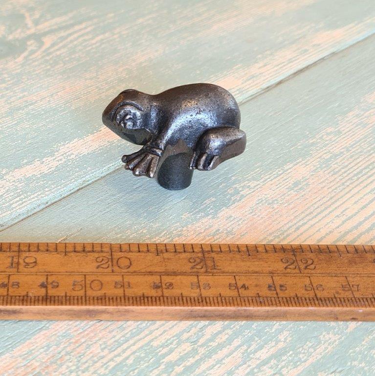 Knob Cupboard FROG Cast Antique Iron 45mm - Image 2