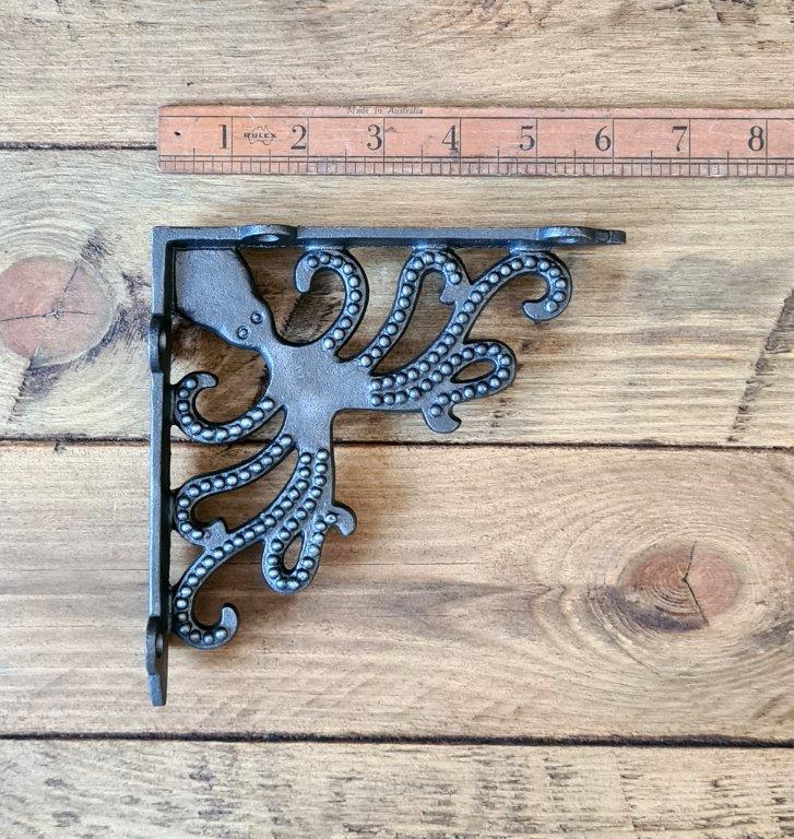 Shelf Bracket OCTOPUS Cast Antique Iron 150mm x 150mm - Image 2