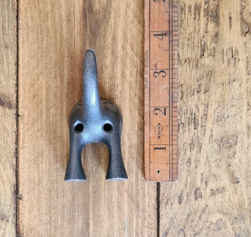 Coat Hook DOG TAIL Cast Antique Iron (SMALL) 80mm - Image 2