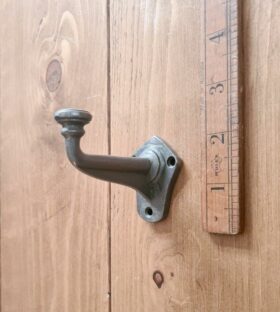 Flat top end LARDER Hook with Fin Support Antique Iron 70mm