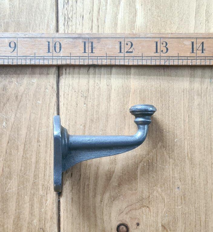 Flat top end LARDER Hook with Fin Support Antique Iron 70mm - Image 2