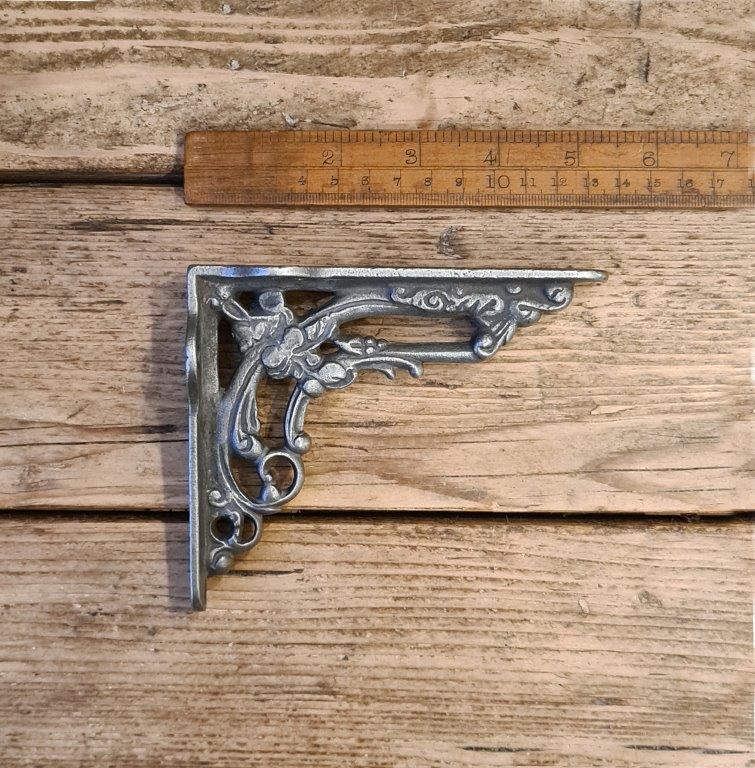 Shelf Bracket Victorian Flower Cast Antique Iron 100 x 125mm - Image 2