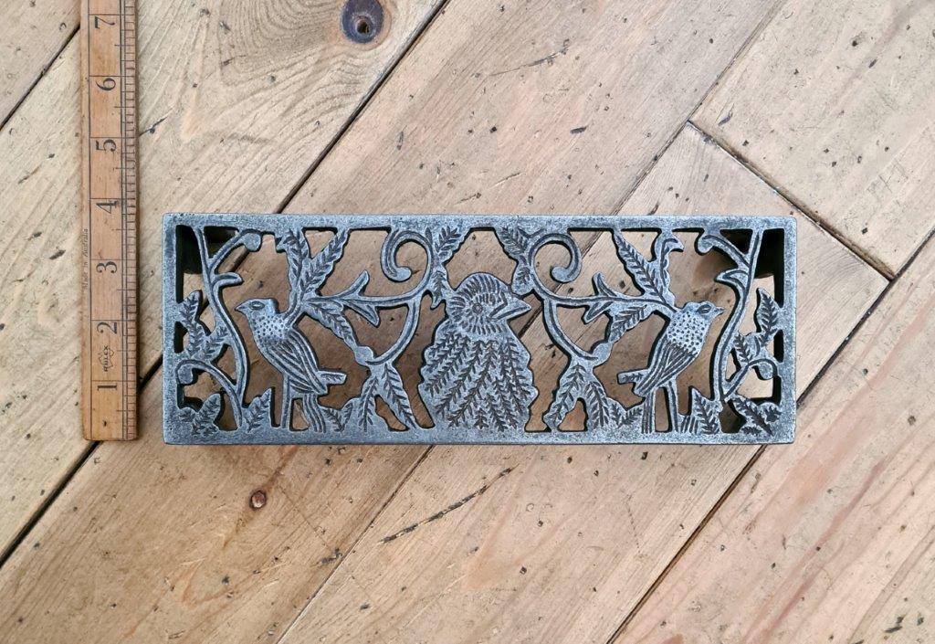 Air Brick Single Trivet THREE BIRD Cast Antique Iron Single 88 x 240 x 50mm - Image 3