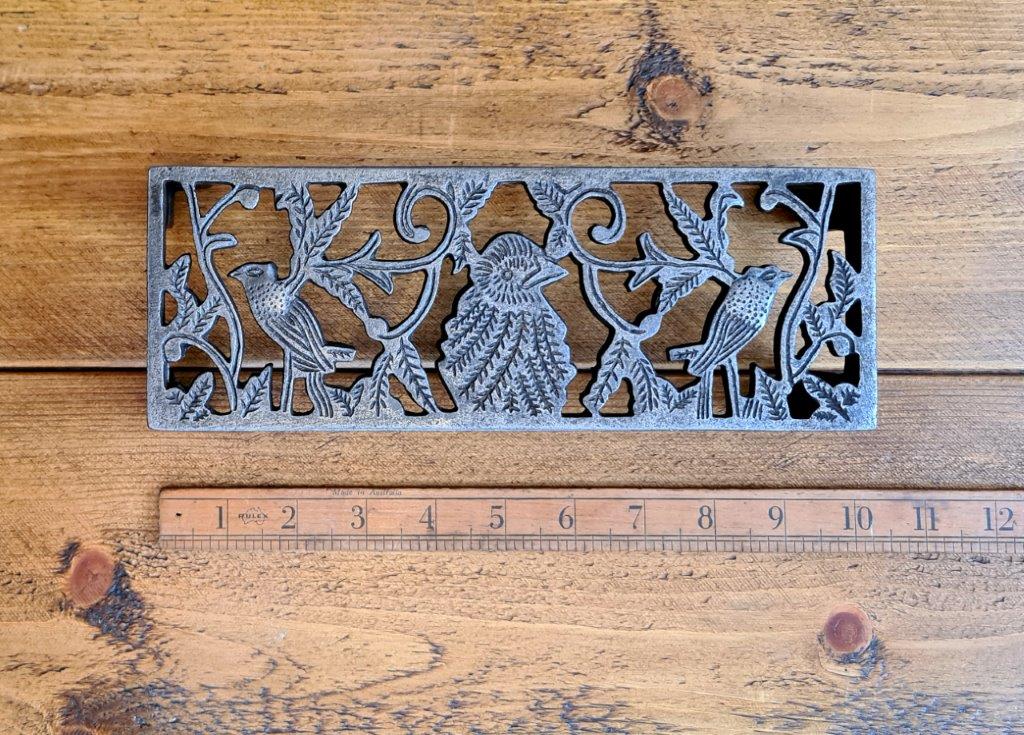 Air Brick Single Trivet THREE BIRD Cast Antique Iron Single 88 x 240 x 50mm - Image 4