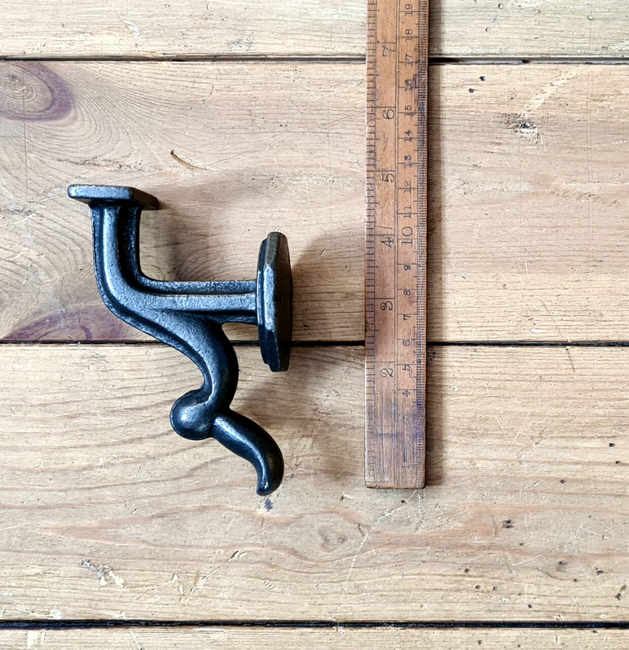 Hand Rail Bracket VICTORIAN Strong Cast Antique Iron 120mm x 80mm - Image 2