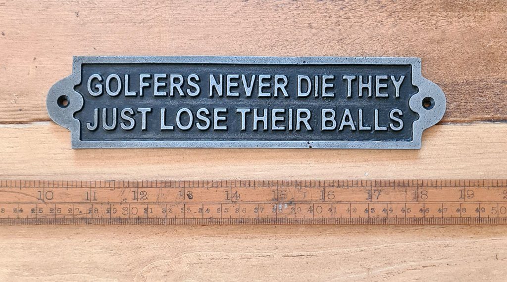 Plaque GOLFERS NEVER DIE THEY JUST Cast Ant Iron 220mm x 50mm
