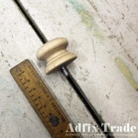 Knob Turned Beech c/w Screw 35mm Dia
