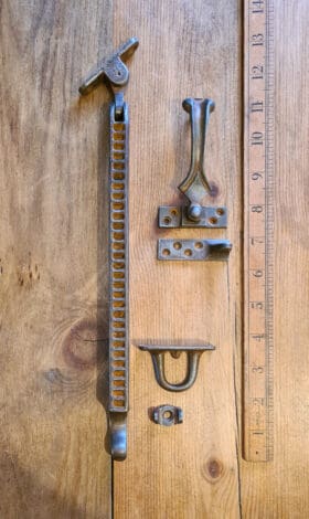 Window Casement Stay Notched NEWPORT GRANGE Cast Antique Rust 330mm