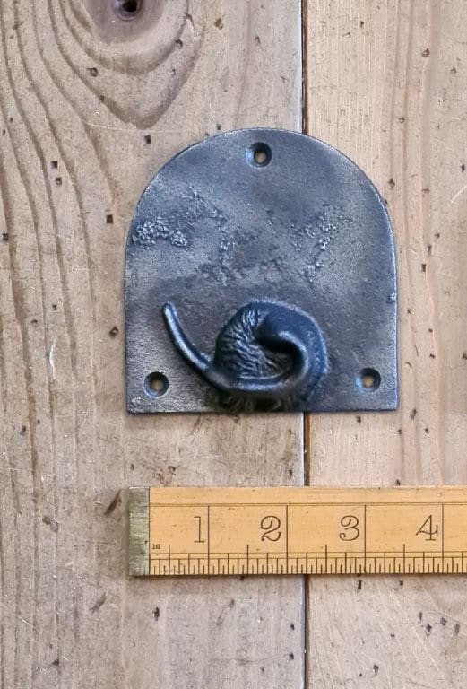 Plaque MOUSE GOING INTO HOLE Cast Antique Iron 90 x 90mm